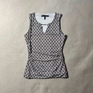 White House Black Market Women’s XS Pink and White Geometric Sleeveless Blouse